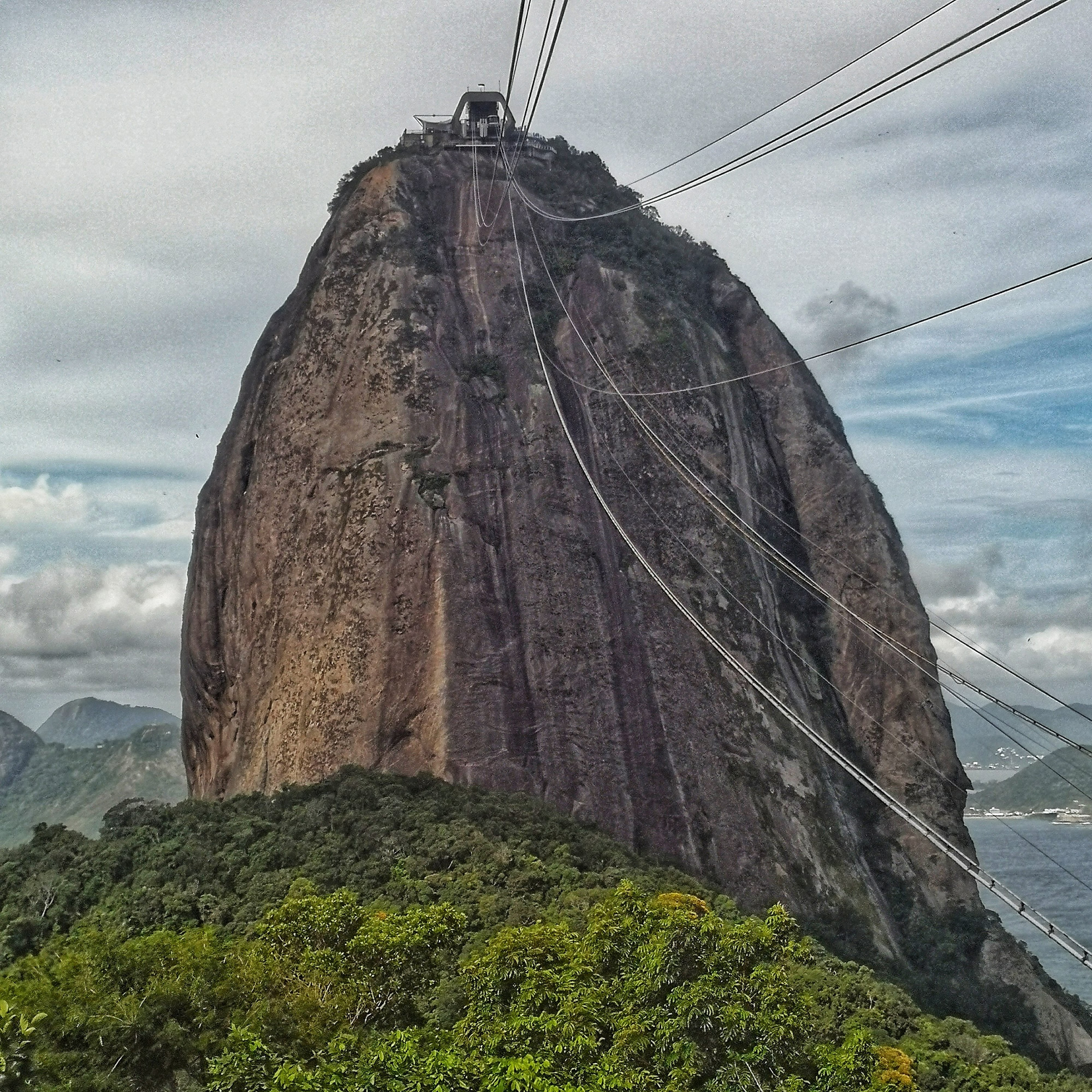 Brazília – Rio de Janeiro, az ikonikus Cukorsüveg-hegyre vezető felvonó (fotó: rigotamas.hu)